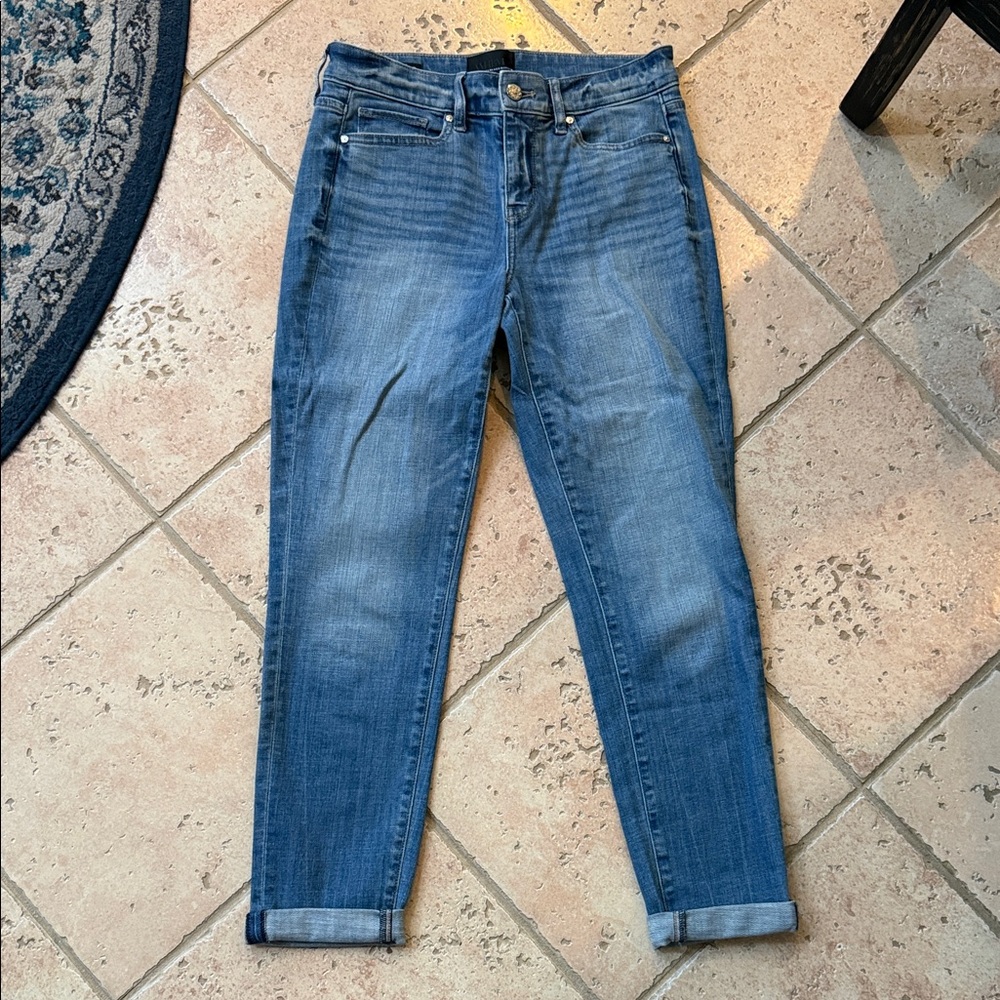 WHBM Mid Rise Girlfriend Everyday Soft Jean size 2  regular length